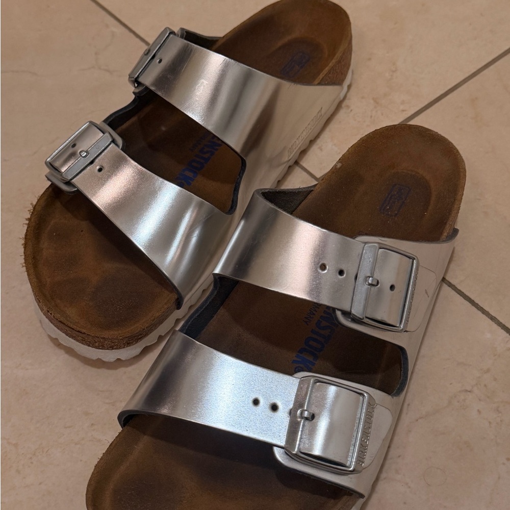 Arizona Soft Footbed birkenstocks in metallic silver size 40 - Picture 5 of 11